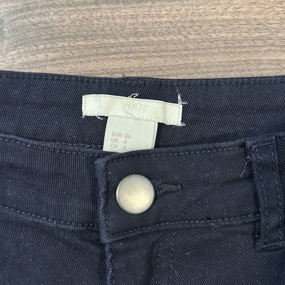 Women’s Navy Blue Shorts - Size: 4 - Picture 2 of 3